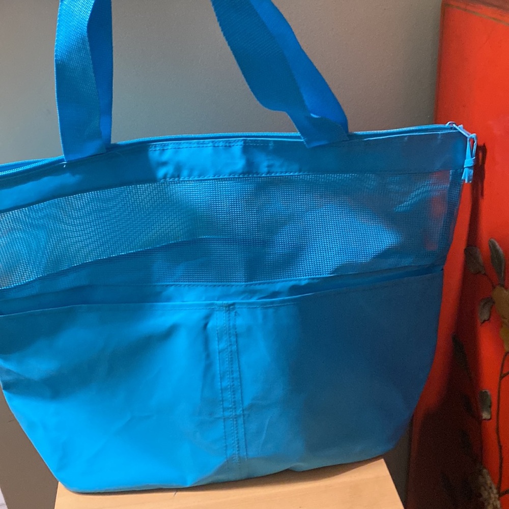 X large sturdy nylon tote with outside pockets shoulder straps&zippered closure